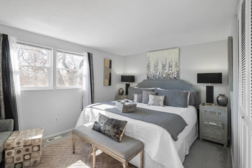 Stylish Haven 11 Minutes From The Richmond Airport Villa Exterior photo