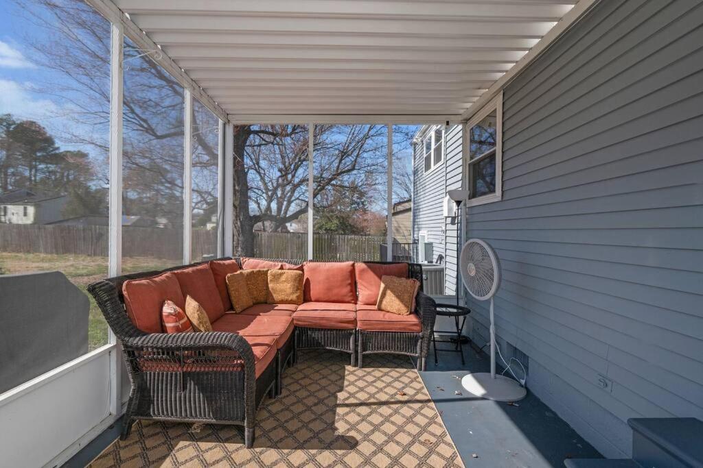 Stylish Haven 11 Minutes From The Richmond Airport Villa Exterior photo