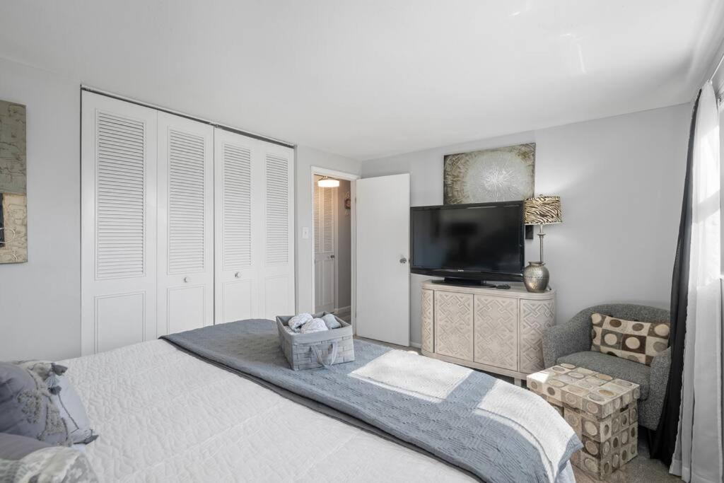 Stylish Haven 11 Minutes From The Richmond Airport Villa Exterior photo