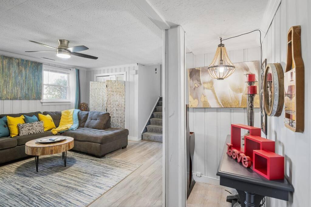 Stylish Haven 11 Minutes From The Richmond Airport Villa Exterior photo