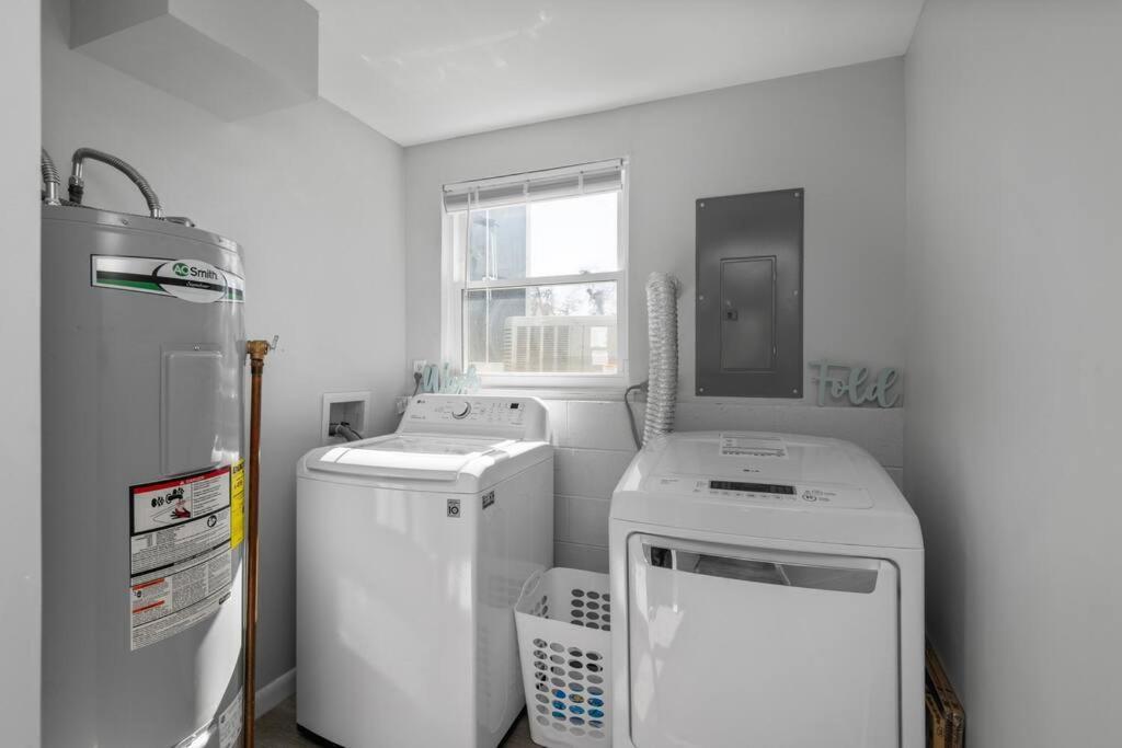 Stylish Haven 11 Minutes From The Richmond Airport Villa Exterior photo