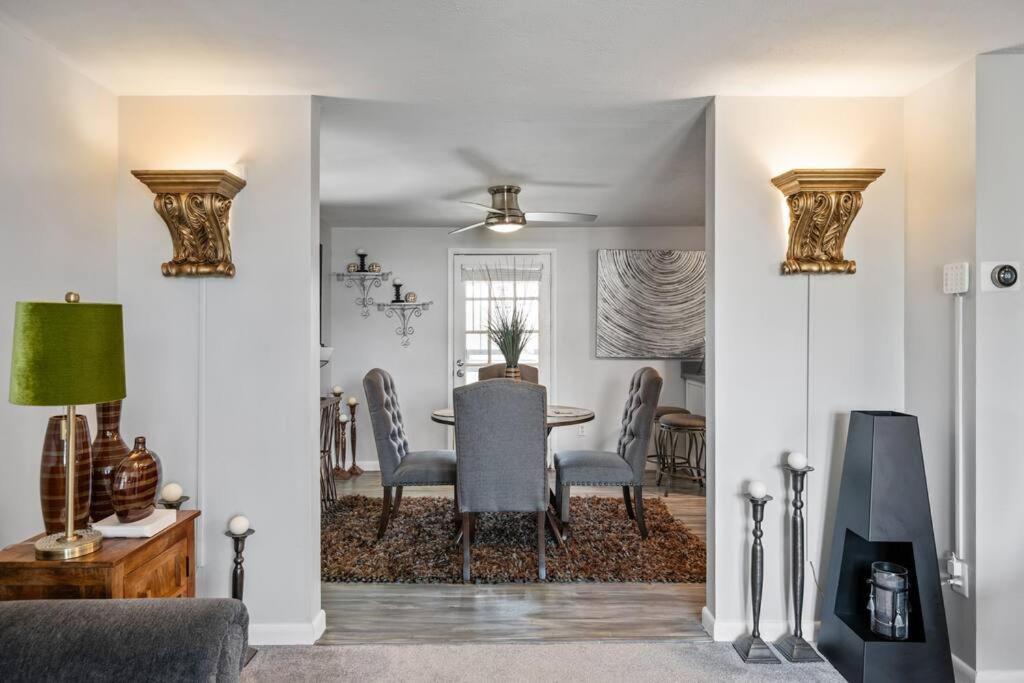 Stylish Haven 11 Minutes From The Richmond Airport Villa Exterior photo