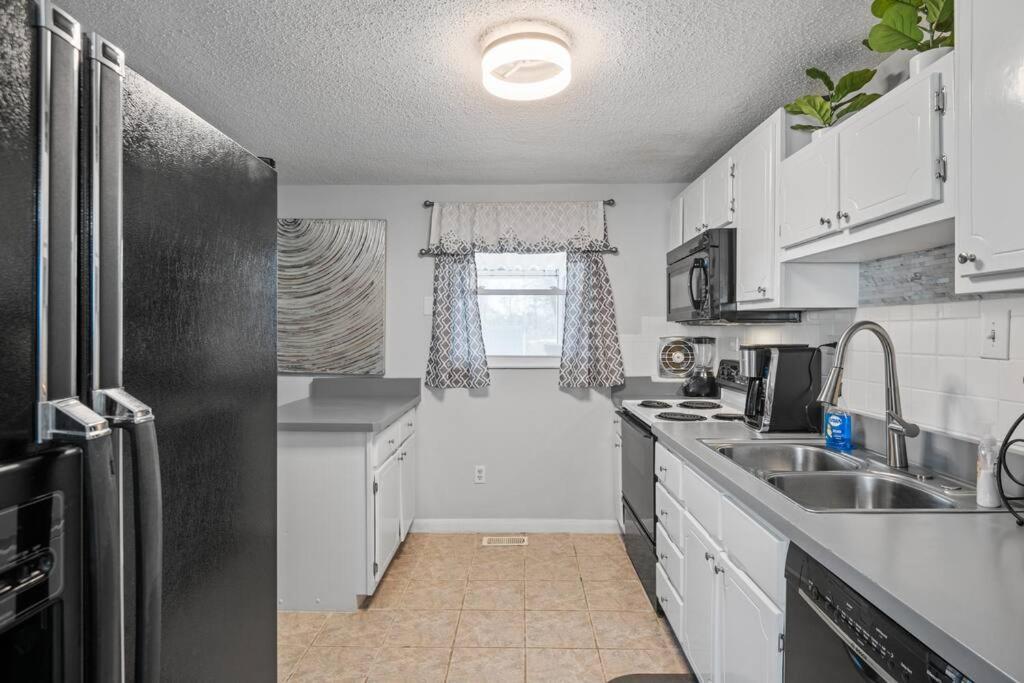 Stylish Haven 11 Minutes From The Richmond Airport Villa Exterior photo